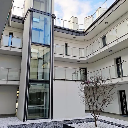 Royal Lakeside Apartman