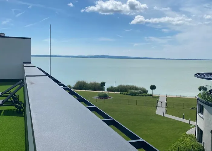 Royal Lakeside Apartment